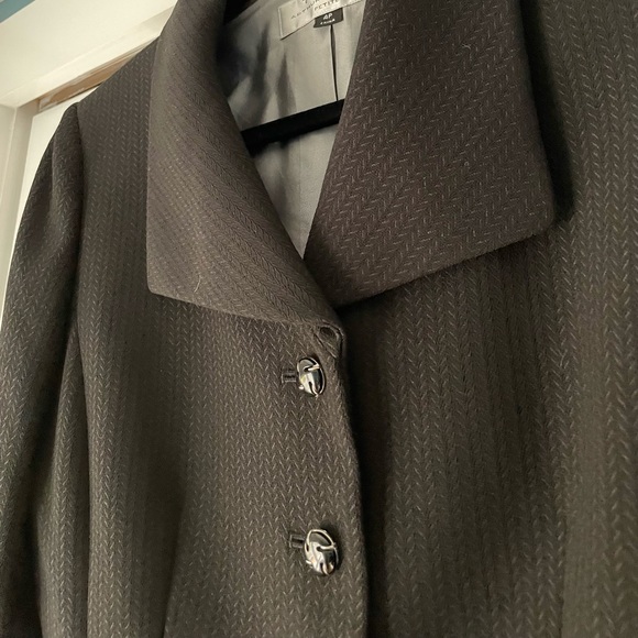 Tahari Arthur Levine Pantsuit (Never-Worn) - Picture 2 of 5